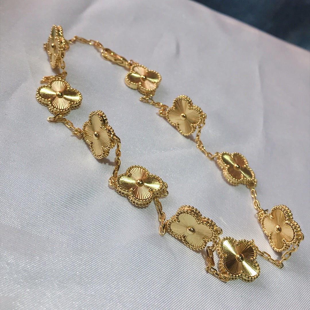 10 Motif Gold Van Cleef Necklace