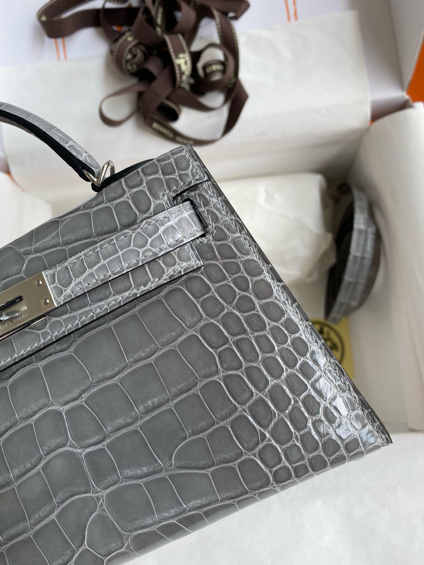 Hermès Kelly Mini II Women's Luxury Handmade Designer Handbag In Genuine Gris Ciment Shiny Alligator Leather - SUPER QUALITY