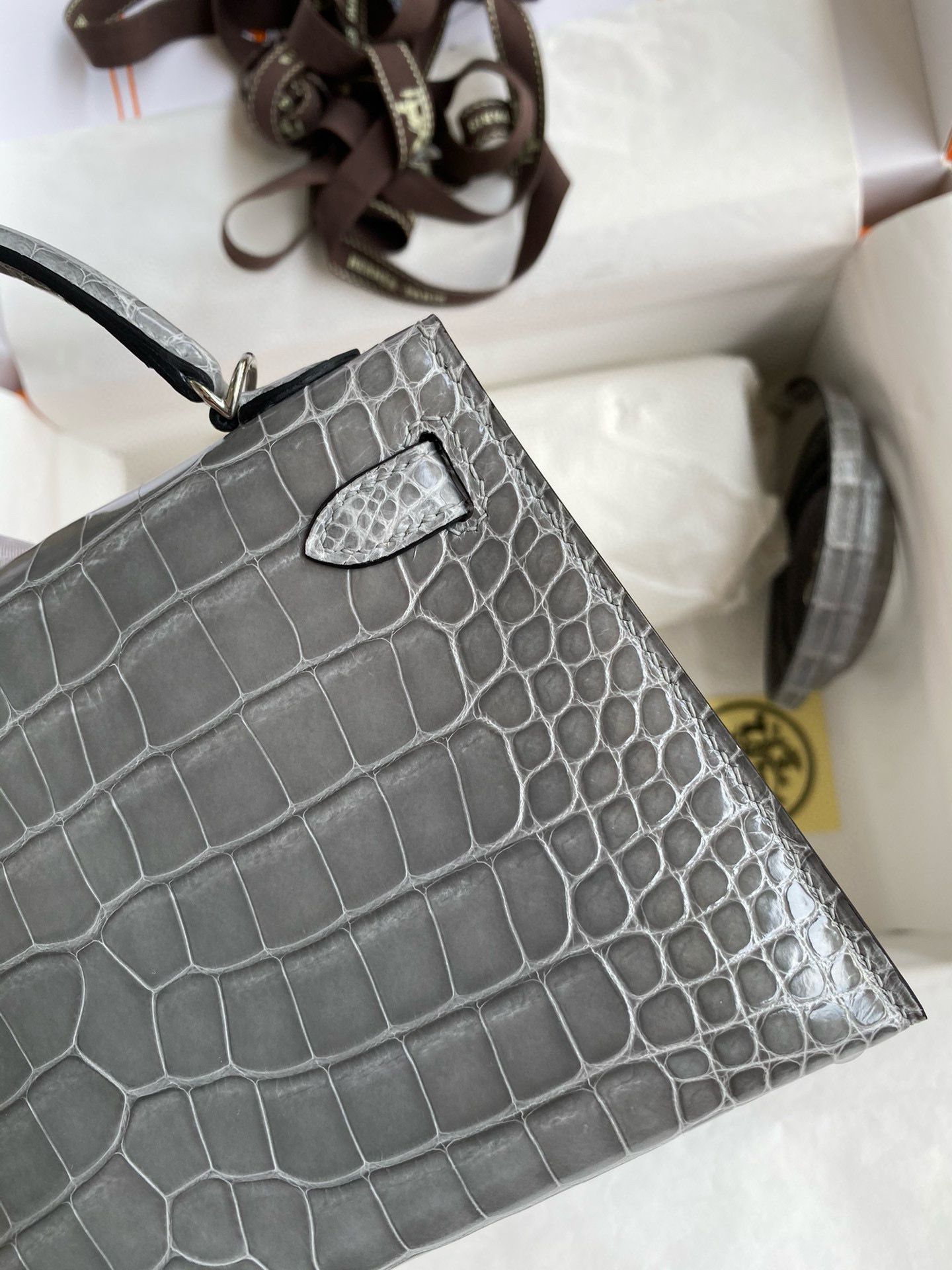 Hermès Kelly Mini II Women's Luxury Handmade Designer Handbag In Genuine Gris Ciment Shiny Alligator Leather - SUPER QUALITY